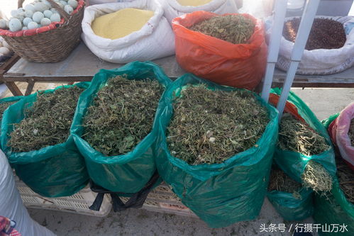 济南柳埠农村大集,各种商品琳琅满目,农民自产自销的水果很新鲜